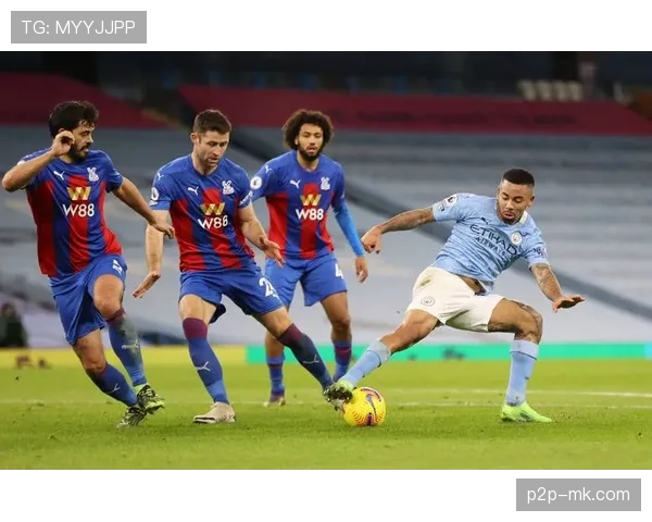 战术评论:面对高位逼抢,英超中下游球队出球体系呈现两种不同解决方案 战术评论:面对高位逼抢,英超中下游球队出球体系呈现两种不同解决方案